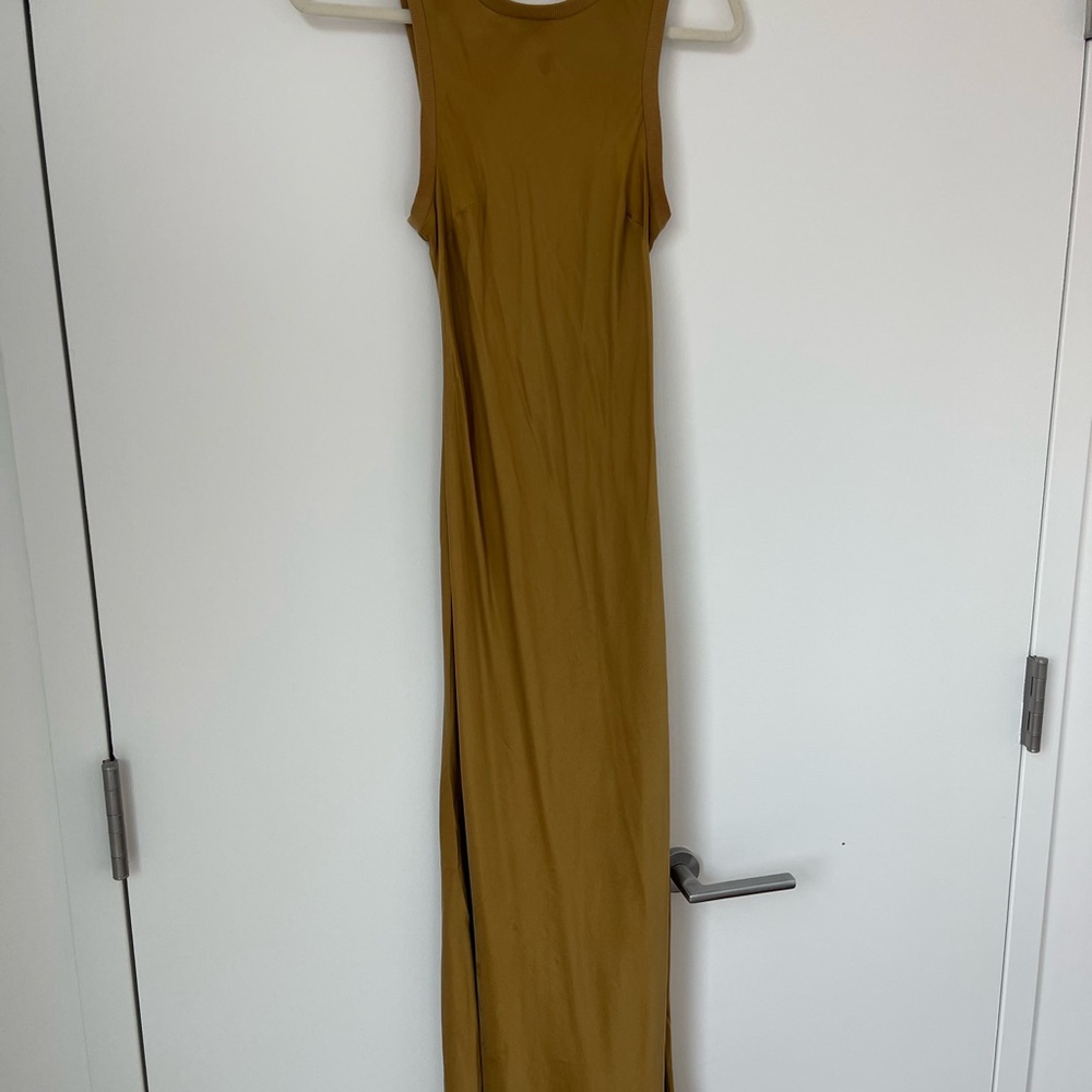 Chic Sleeveless Mustard Maxi Dress